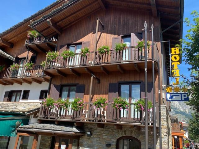Hotel Triolet Courmayeur Eksteriør bilde